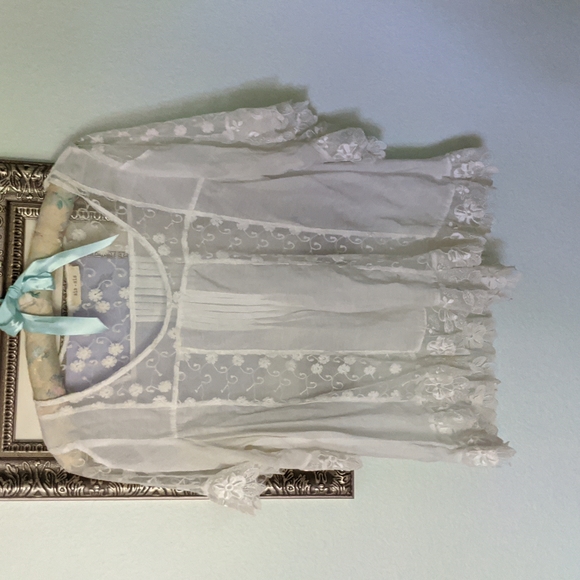 Sis sis Small, ivory lace short sleeve top - Picture 1 of 7